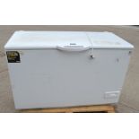 1 x Zanussi 404 Litre Chest Freezer - Model ZFC41400WA - 240v - Dimensions: H85 x W134 x D73 cms