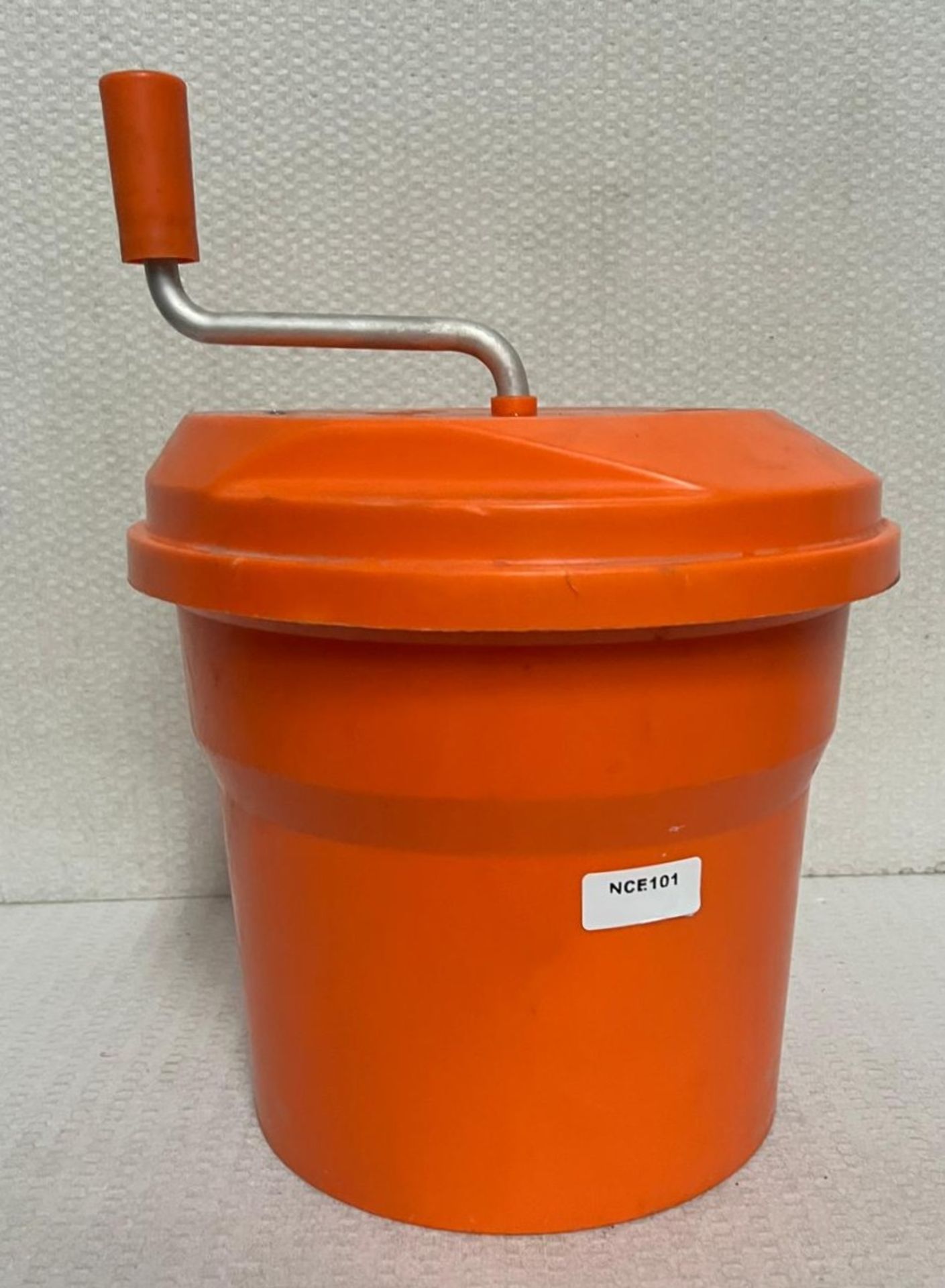 1 x Dynamic Manual Salad Spinner for Commercial Kitchens - Dimensions: H45 x W35 x D35 cms