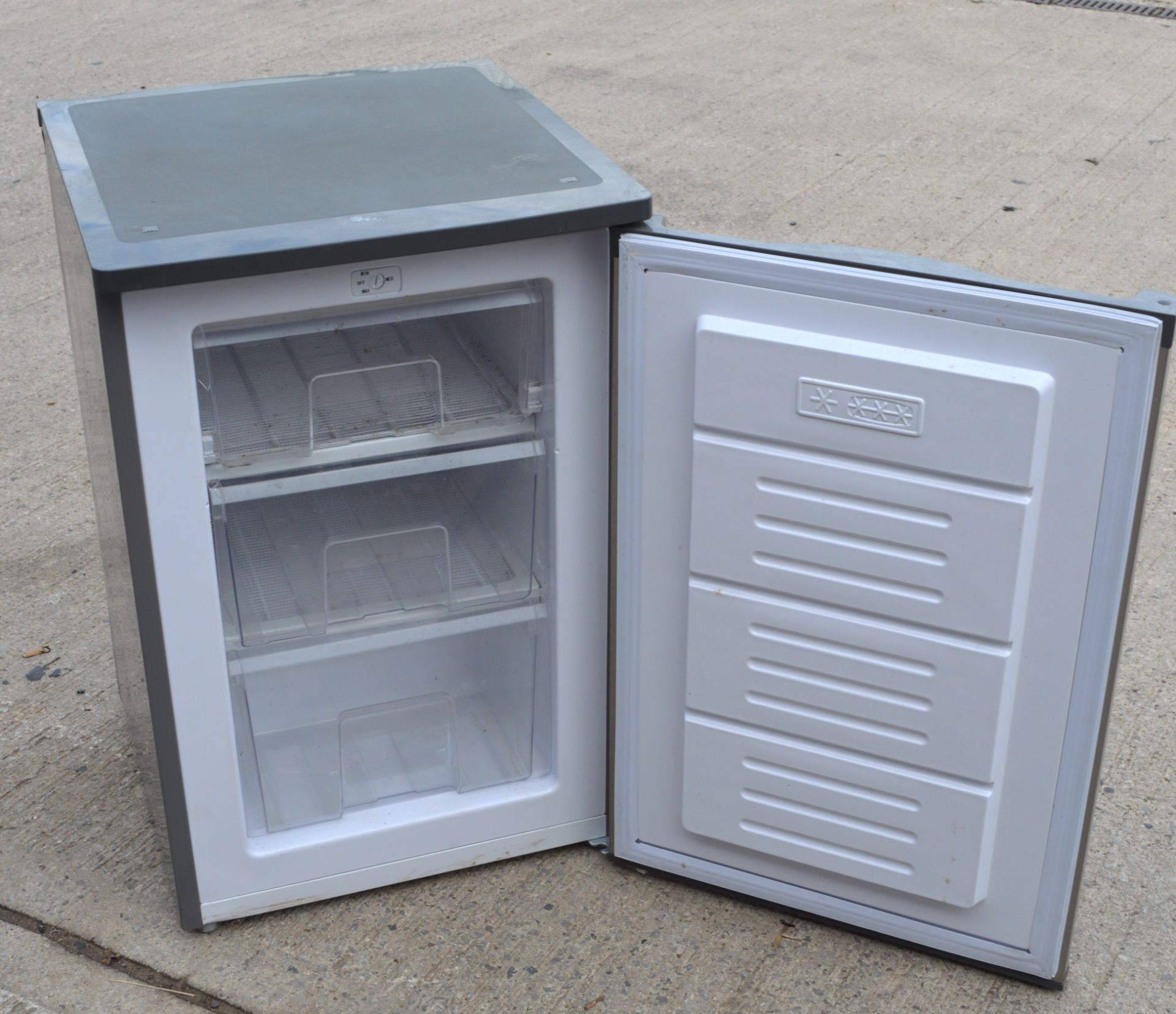 1 x Adexa Undercounter Freezer - Silver Finish - Model AX85NX - Image 4 of 10