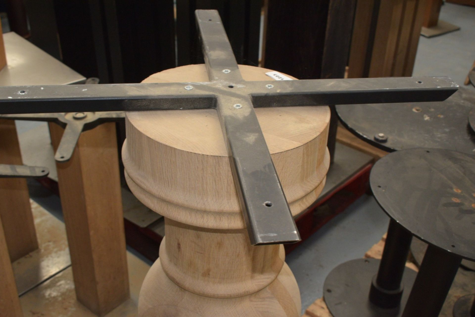 2 x Large Pedestals for Bar Tables Featuring Natural Wooden Columns - Dimensions: H106cm with a 60cm - Image 8 of 12