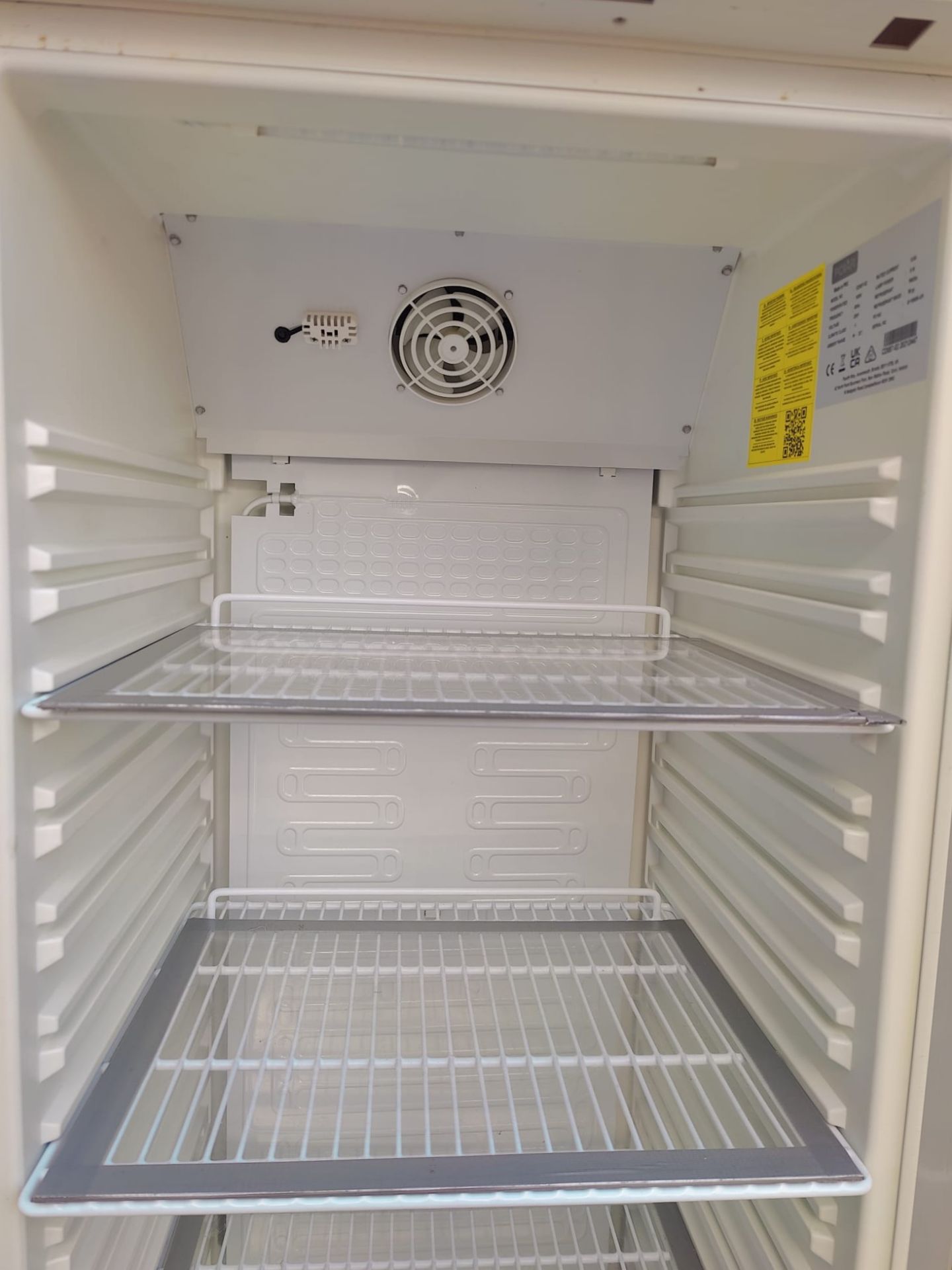 1 x Polar CD087 Upright Single Door Drinks Display Fridge - Dimensions: H185 x W60 x 60 cms - Image 4 of 14