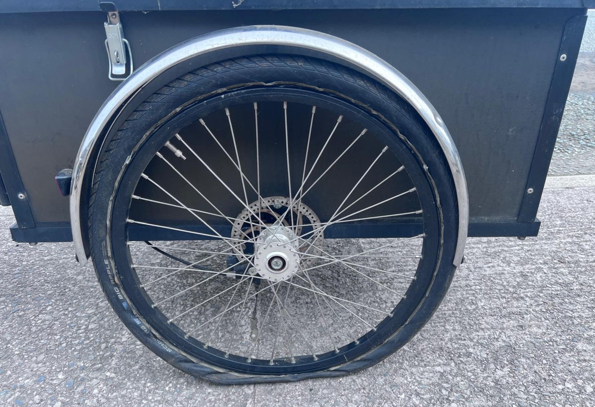 1 x Christiania Three Wheel Event Bike - Single Speed Bike Featuring a Secure Box with Gas Lift Lid - Image 25 of 30