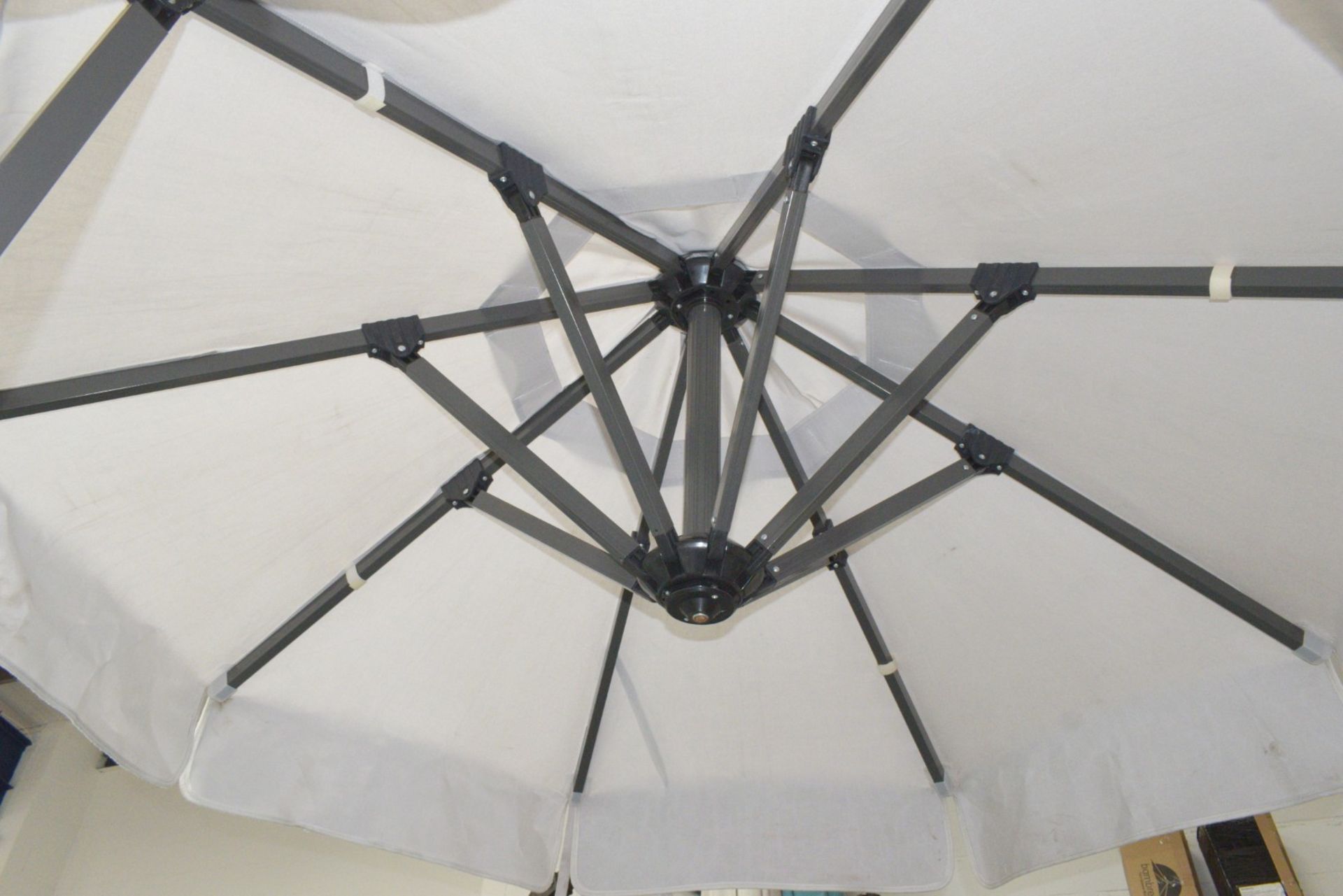 1 x El Vinci Premium 190cm Parasol on Heavy Duty Castors - Features a Winch Handle to Operate - Image 11 of 14