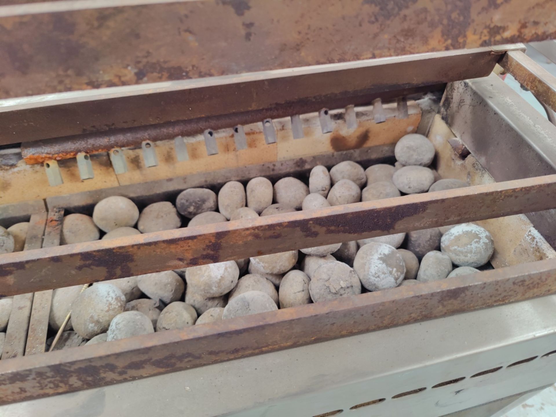 1 x Charcoal Kebab / Meat Grill - Gas Powered - Image 13 of 15