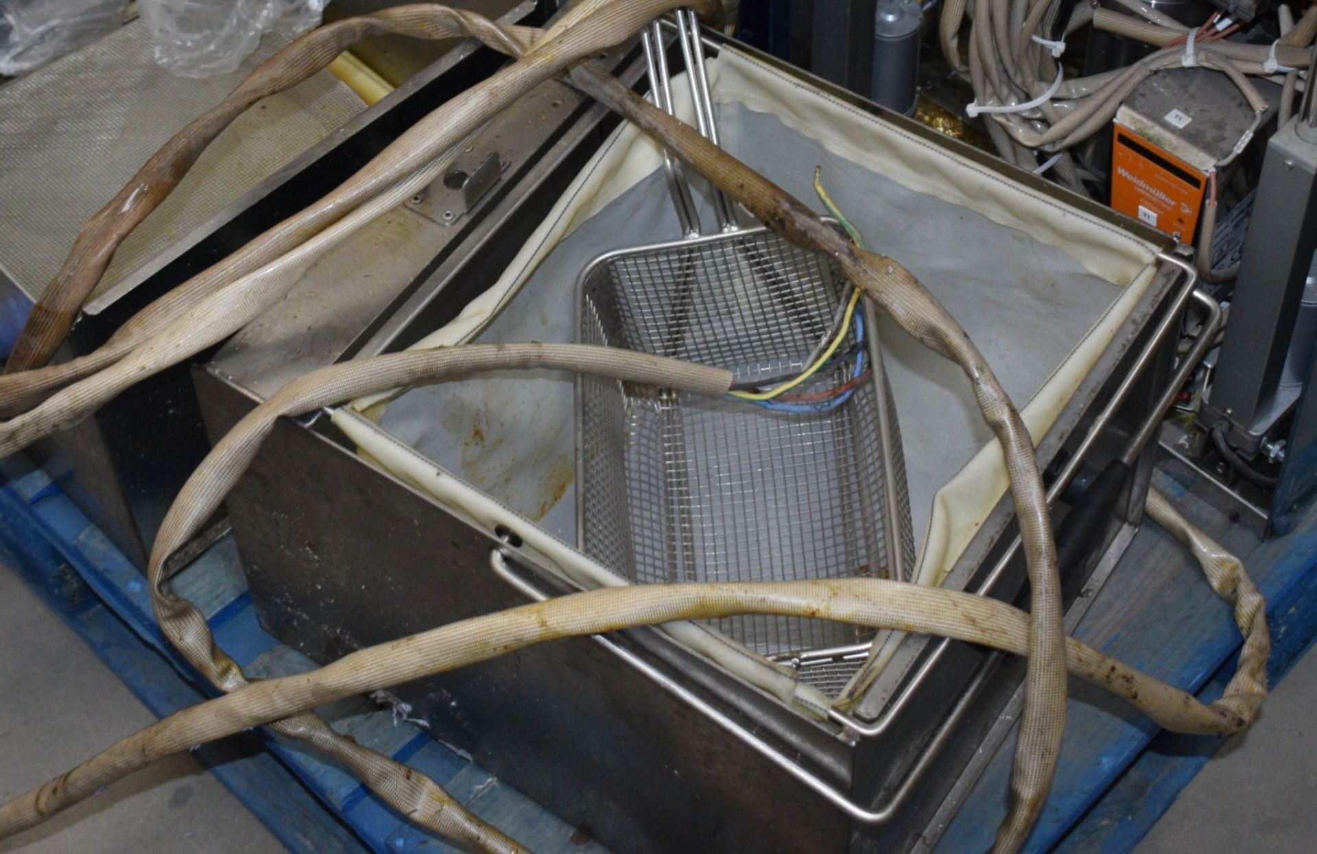 2 x Valentine Evo Integrated Twin Commercial Fryers with Control Panel - Model: VC2200T ELP - Image 11 of 14