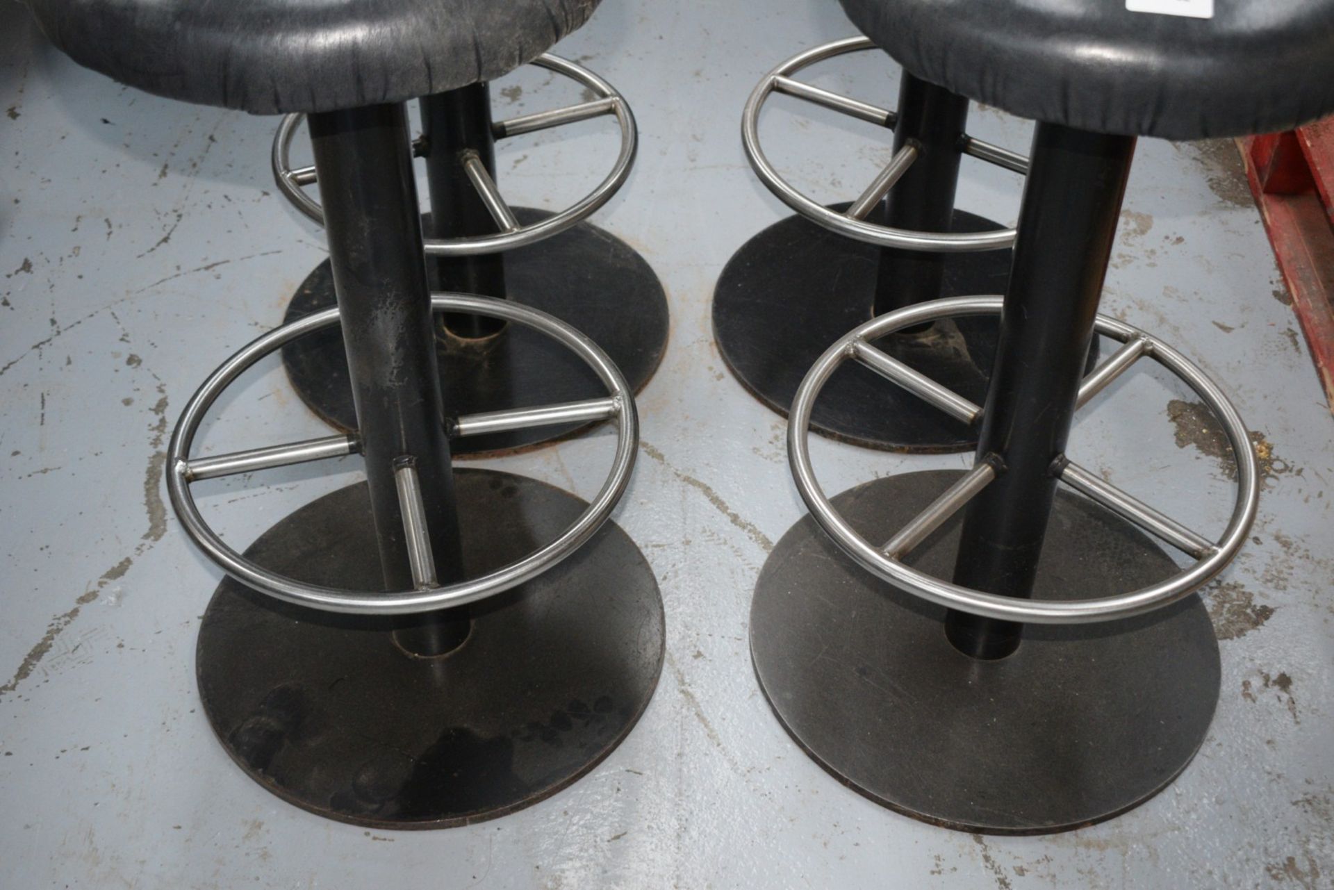 4 x Bar Stools Featuring Round Black Leather Seats and Chrome Footrests - Dimensions: H80 x W43 - Image 4 of 9