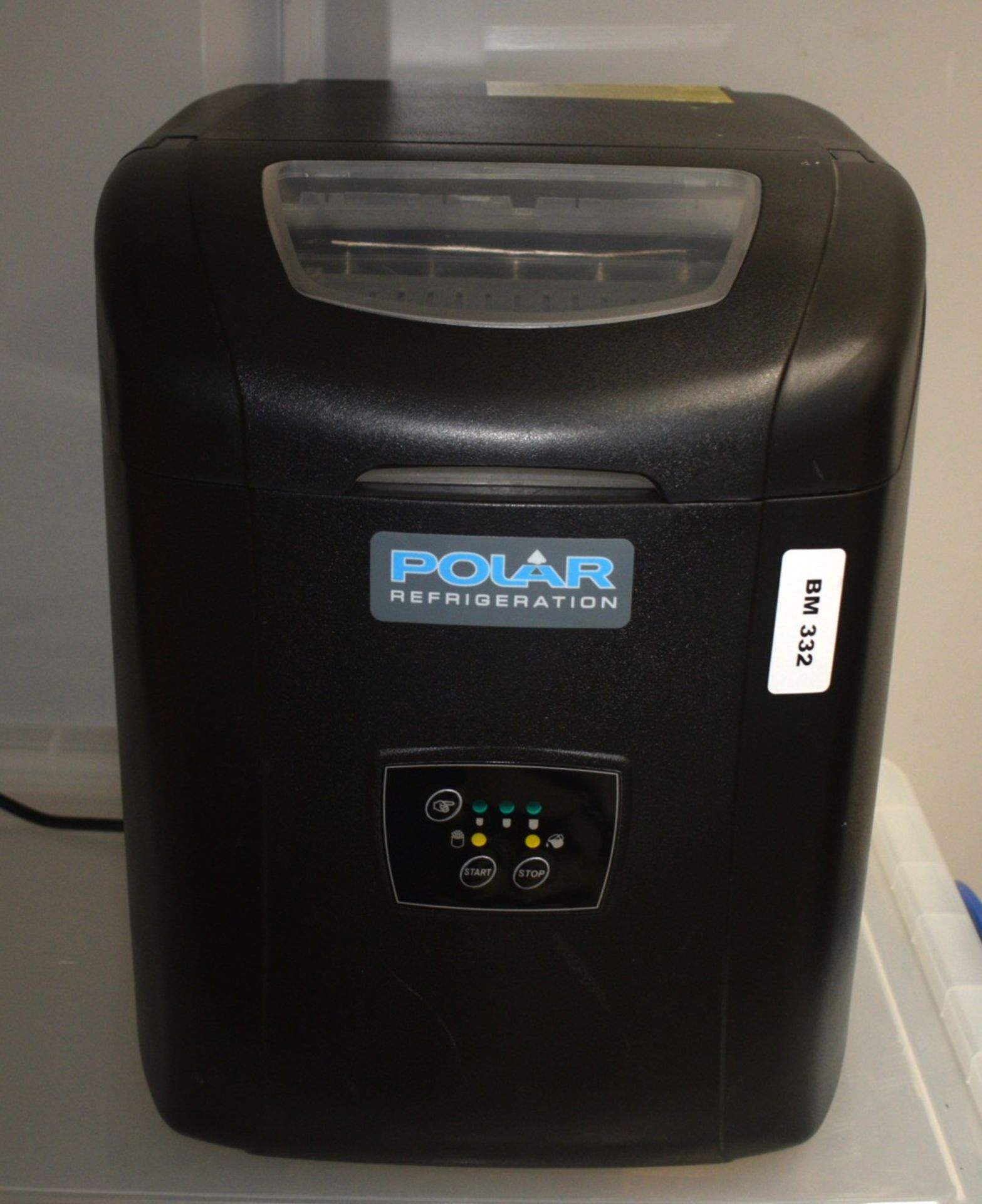 1 x Polar T315 Countetop Ice Cube Maker - Capacity 11kg - 230v - Dimensions: H38 x W30 x D38 cms