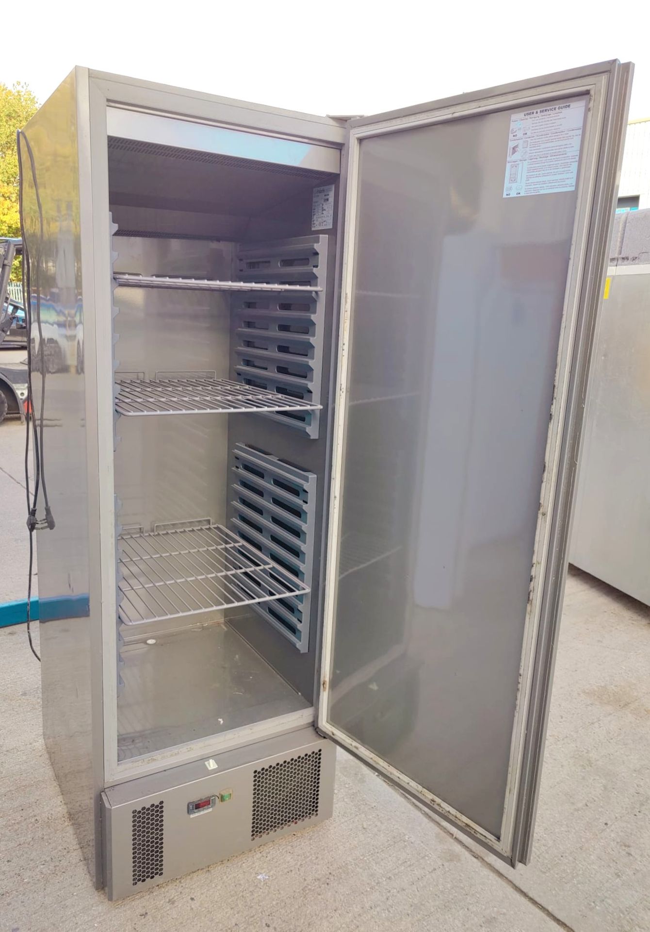 1 x Polaris Upright Single Door Commercial Fridge - Model: LLP 70 TN - Dimensions: H204 x W70 x - Image 4 of 10