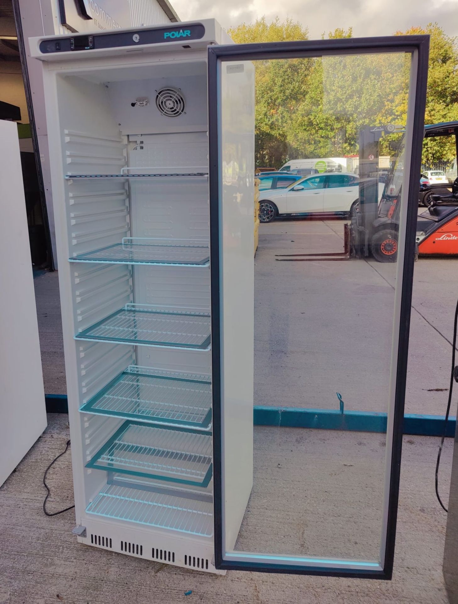 1 x Polar CD087 Upright Single Door Drinks Display Fridge - Dimensions: H185 x W60 x 60 cms - Image 2 of 14