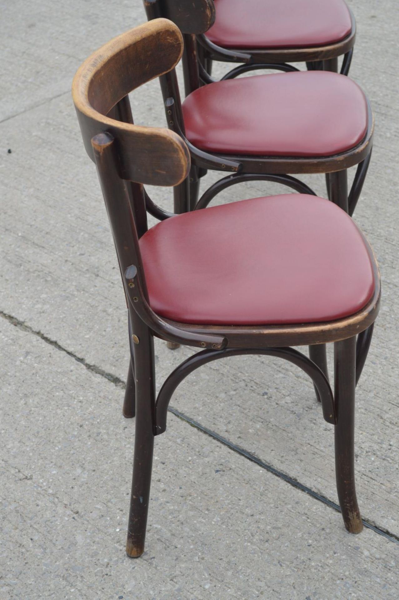 4 x Restaurant Dining Chairs Featuring an Traditional / Irish Design with Bent Wood - Image 5 of 10