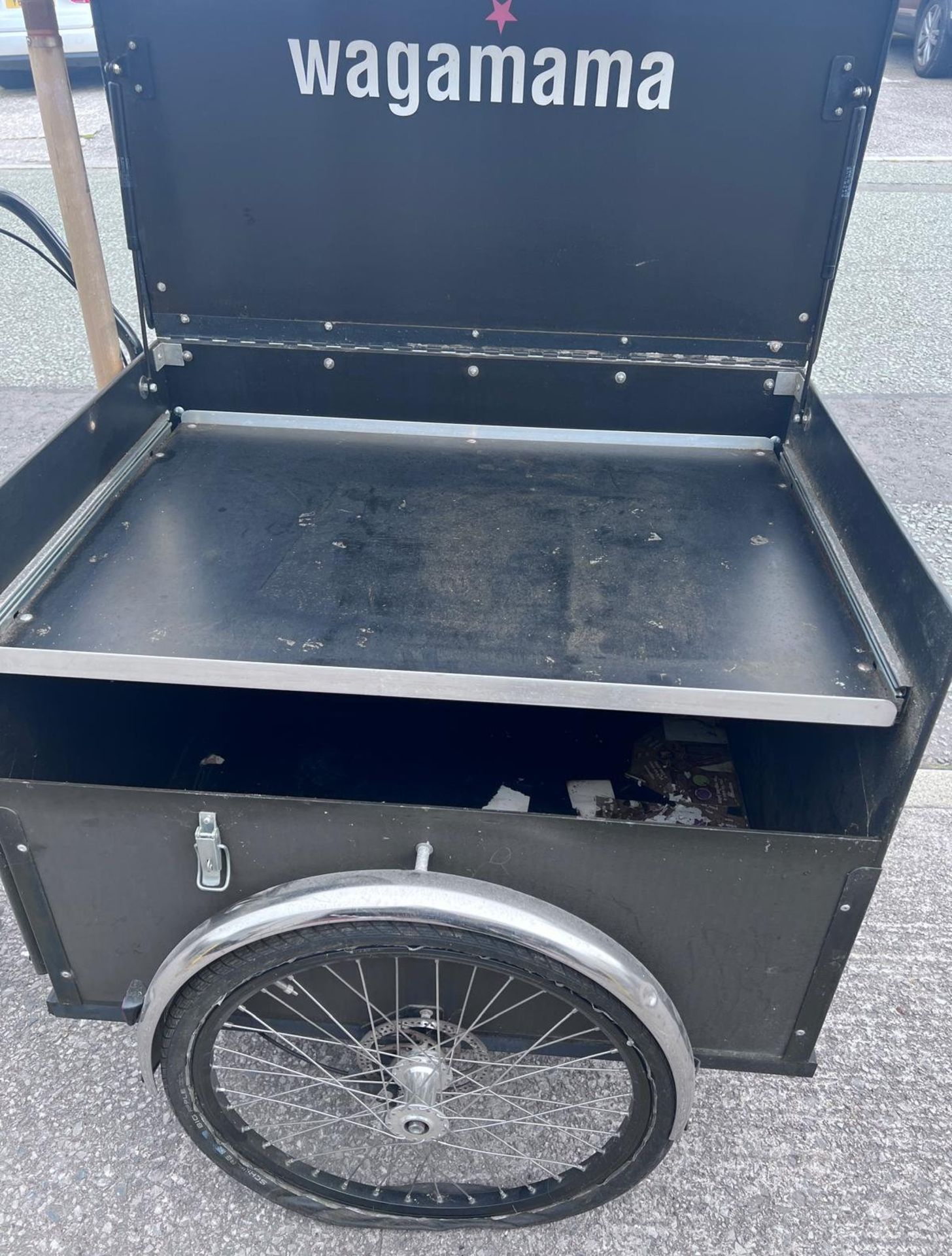 1 x Christiania Three Wheel Event Bike - Single Speed Bike Featuring a Secure Box with Gas Lift Lid - Image 7 of 30