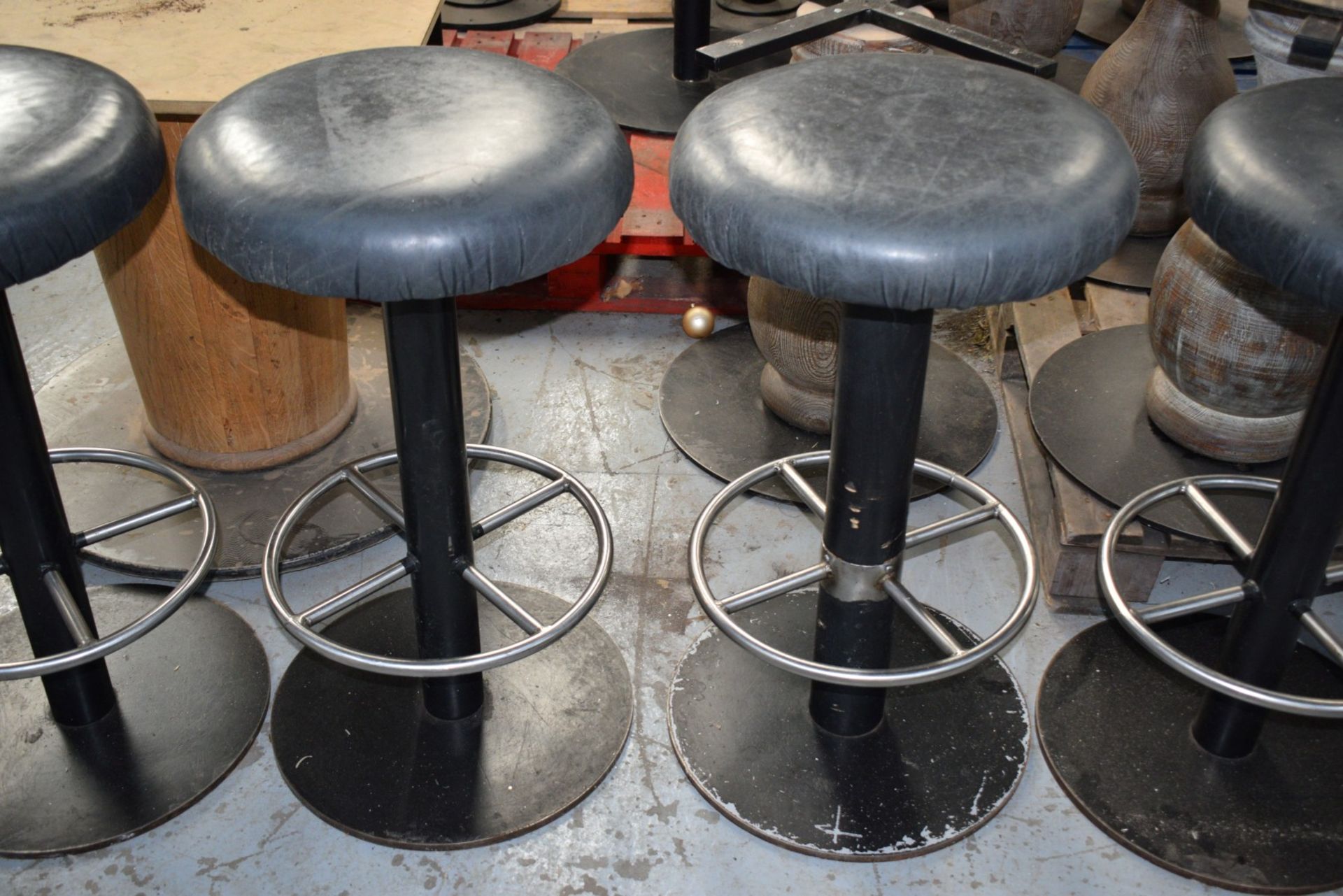 5 x Bar Stools Featuring Round Black Leather Seats, Backrests and Chrome Footrests - Dimensions: H80