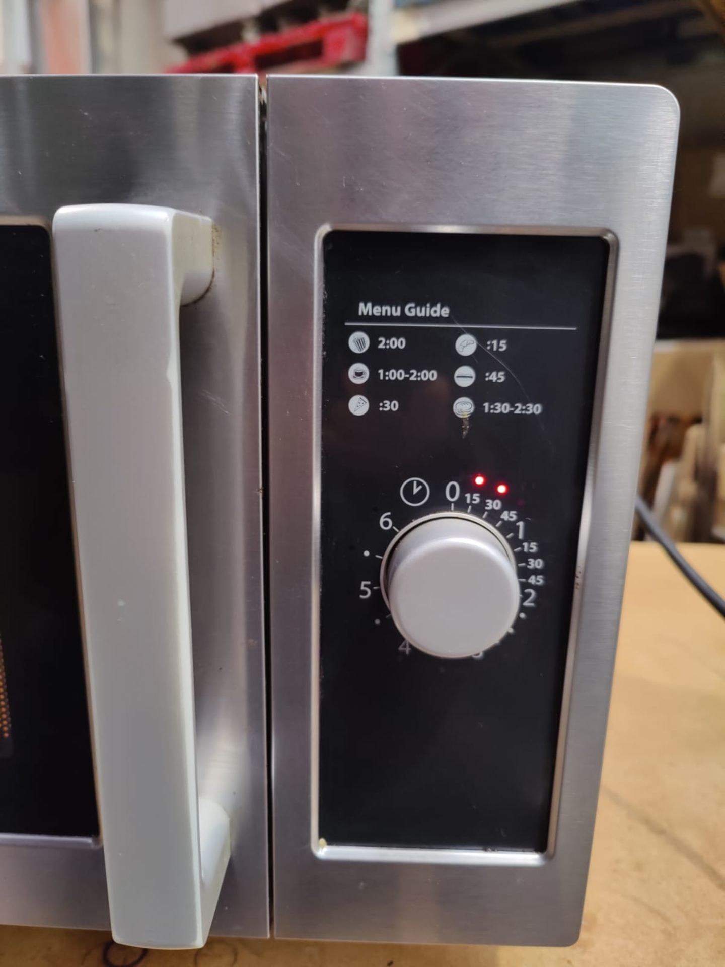 1 x MenuMaster Commercial 1000w Microwave Oven - Model: RMS510DSU - Image 4 of 8