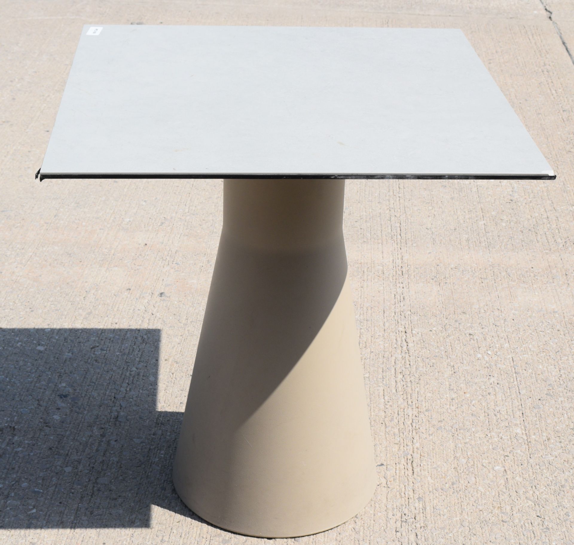 1 x Andreu World Restaurant Table - Suitable for Indoor or Outdoor Use - Dimensions: H74 x W70 x D70