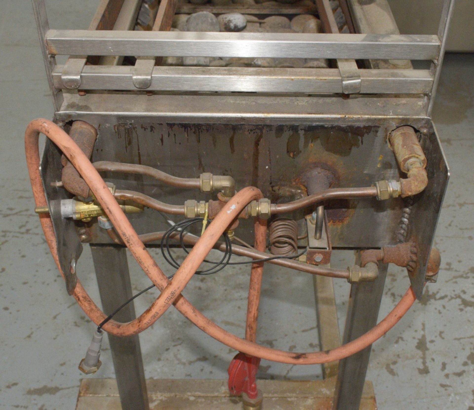 1 x Charcoal Kebab / Meat Grill - Gas Powered - Image 14 of 15