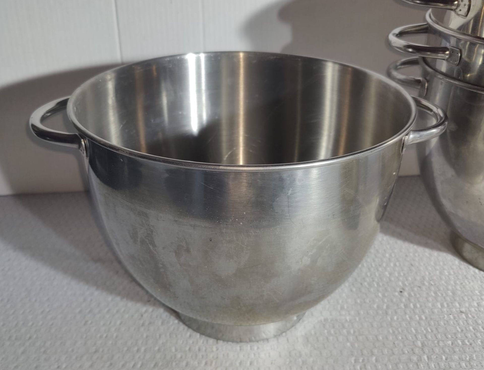 4 x Stainless Steel Mixing Bowls with Handles - Dimensions: H20.5 x W26.5 cms