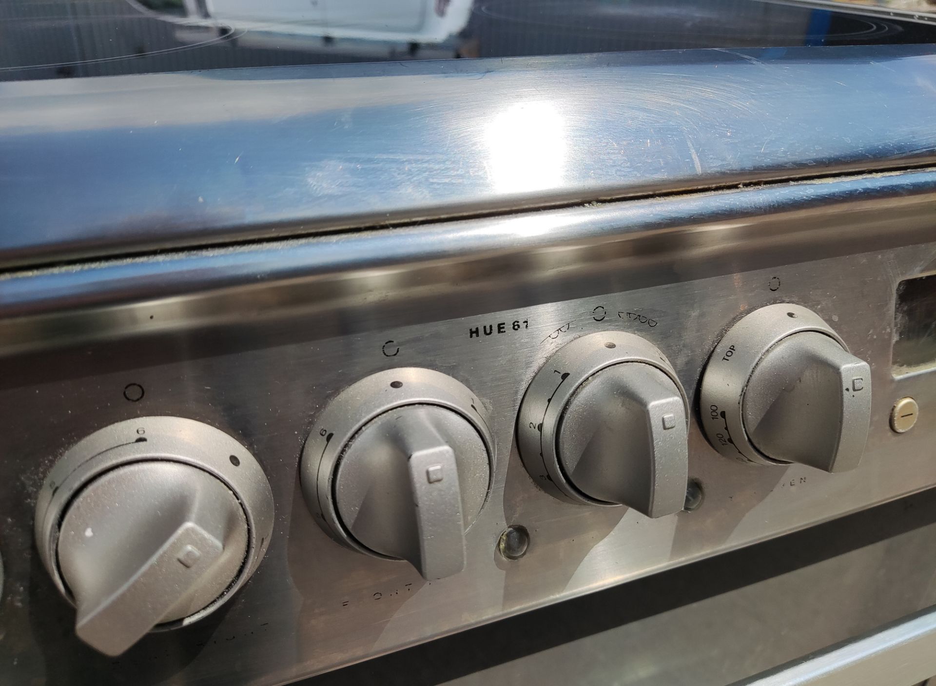 1 x HOTPOINT Ultima Hue61X Freestanding Electric Ceramic Cooker - Image 13 of 23