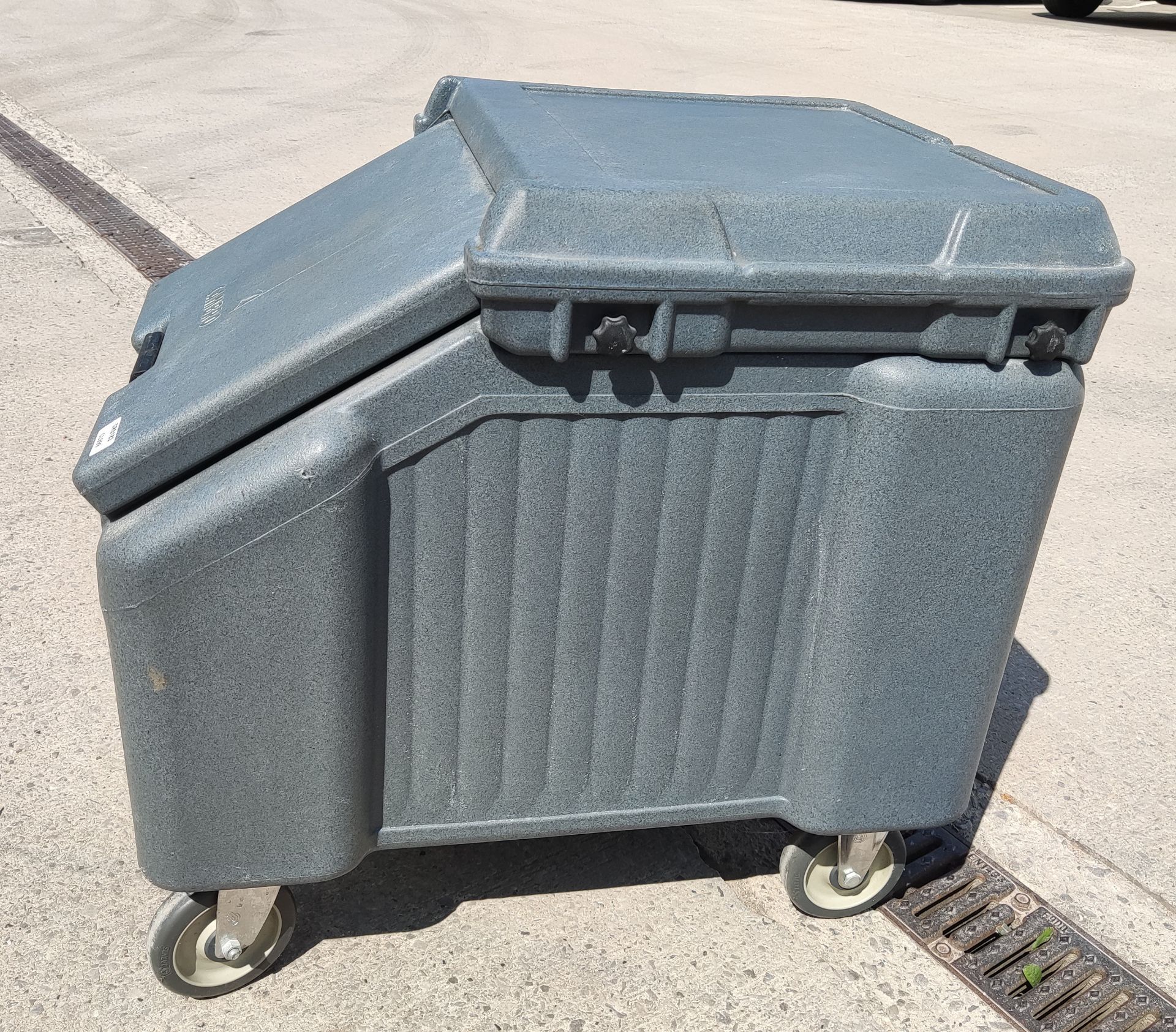 1 x CAMBRO Ice Caddy With Sliding Lid - RRP £643.00 - Image 10 of 14