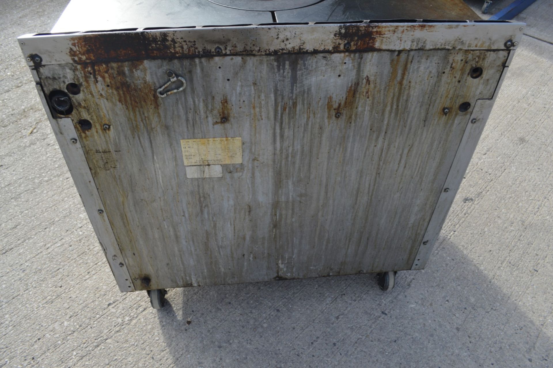 1 x Falcon Dominator Plus Solid Top Natural Gas Bullseye Oven Range Cooke with Castors - Image 4 of 7