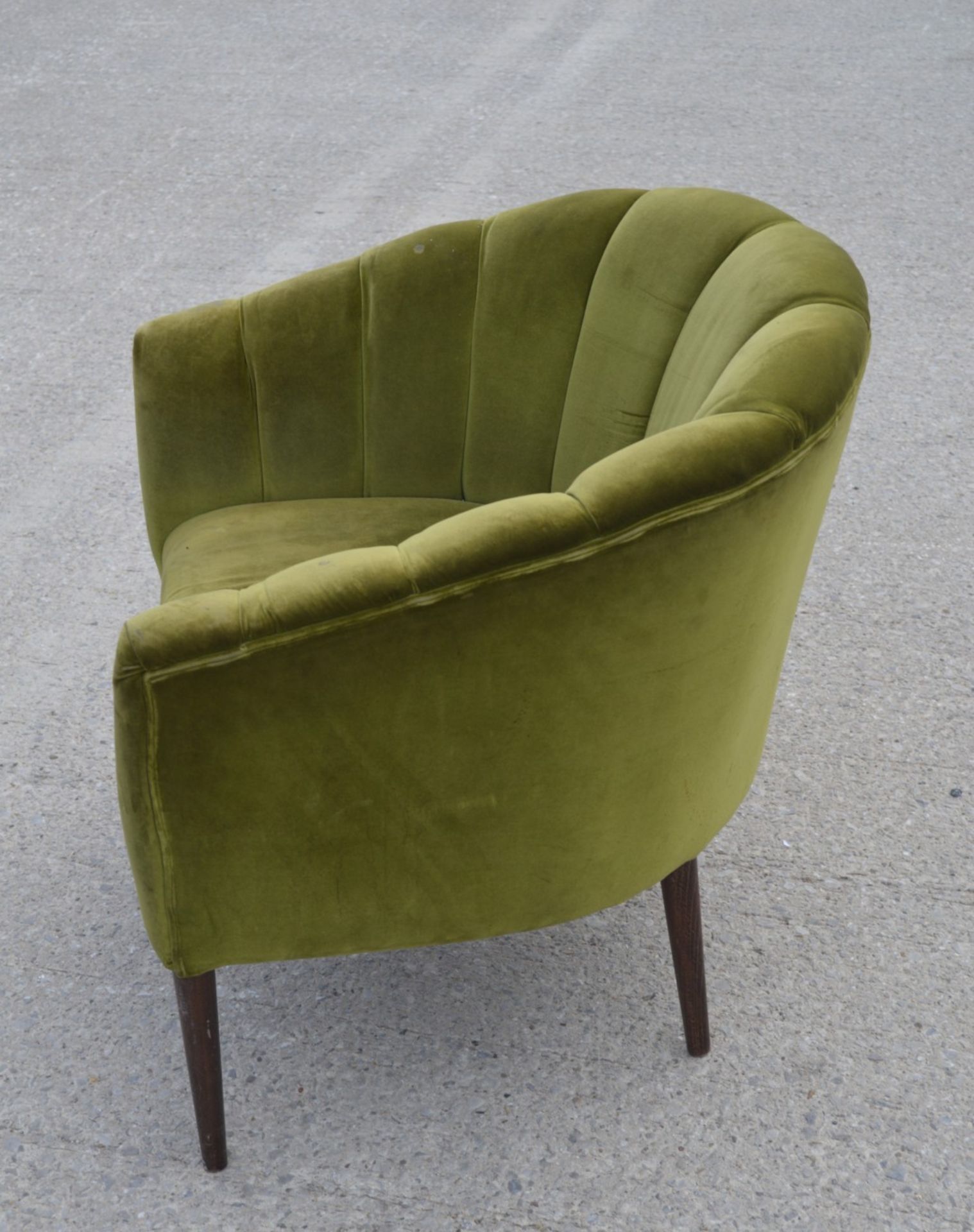 1 x Green Velvet Cocktail Tub Chair - Dimensions: H72 x W64 x D64 cms - Image 4 of 5