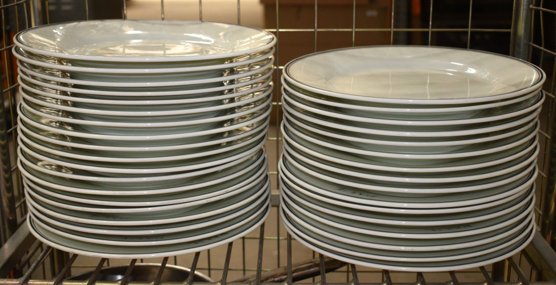 35 x Ceramic Wide Border Dinner Plates - 28.5cm Wide