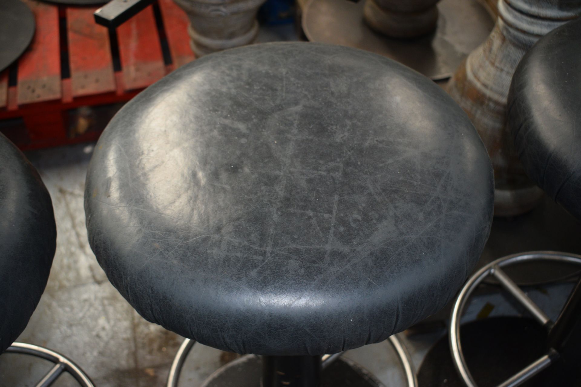 5 x Bar Stools Featuring Round Black Leather Seats, Backrests and Chrome Footrests - Dimensions: H80 - Image 7 of 10