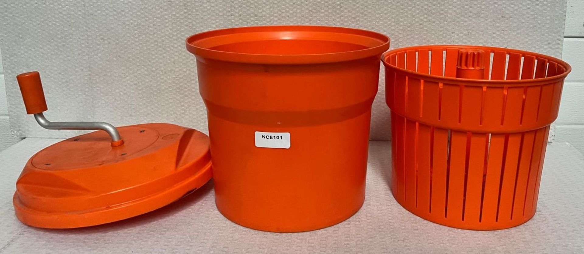 1 x Dynamic Manual Salad Spinner for Commercial Kitchens - Dimensions: H45 x W35 x D35 cms - Image 2 of 5