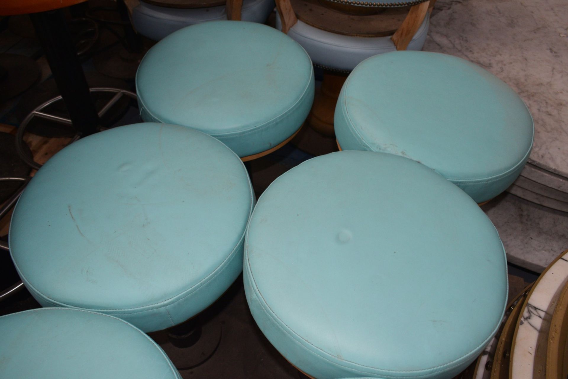 6 x Low Bar Stool Featuring Round Turquoise Leather Seats - Dimensions: H57 x W40 cms - Image 4 of 6