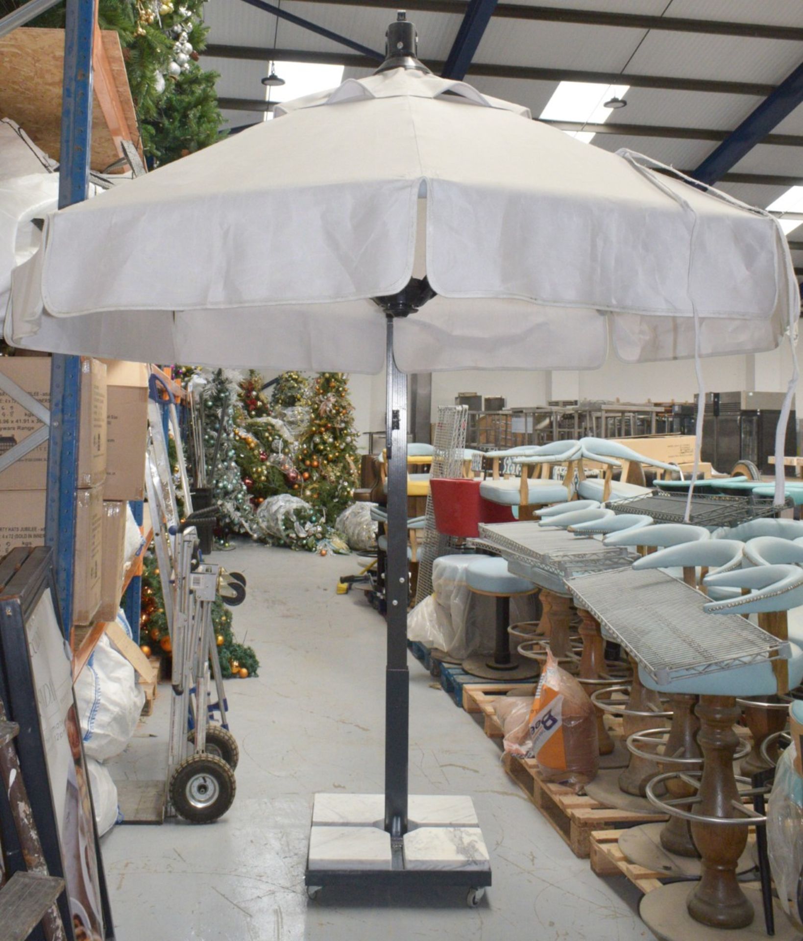 1 x El Vinci Premium 190cm Parasol on Heavy Duty Castors - Features a Winch Handle to Operate - Image 5 of 12