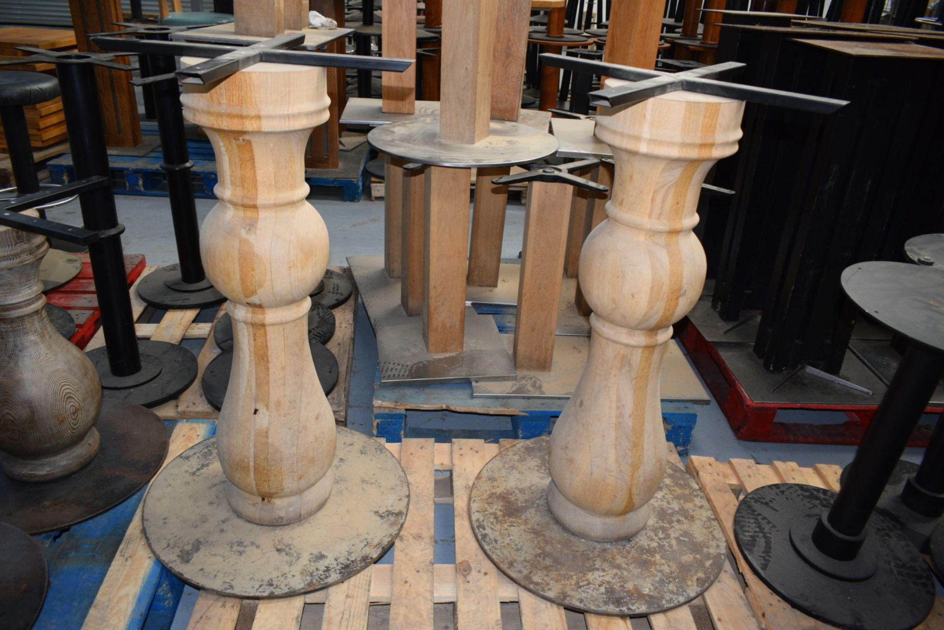 2 x Large Pedestals for Bar Tables Featuring Natural Wooden Columns - Dimensions: H106cm with a 60cm - Image 11 of 12