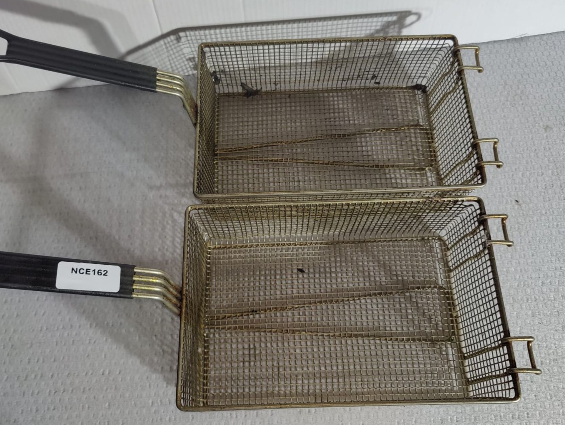 2 x Commercial Fryer Baskets - Basket Dimensions: H10 x 30 x 20 cms - Image 3 of 4