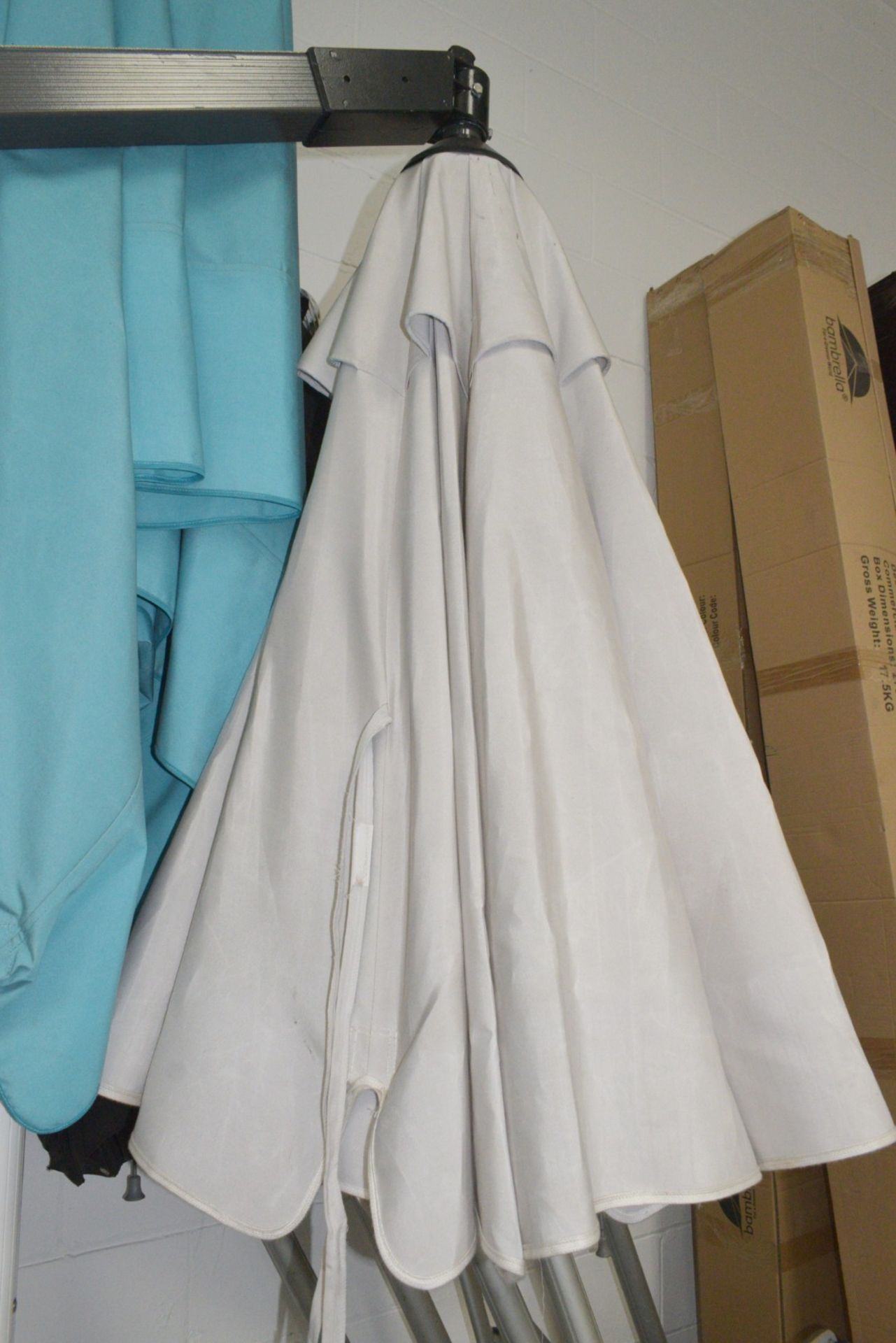 1 x El Vinci Premium 190cm Parasol on Heavy Duty Castors - Features a Winch Handle to Operate - Image 14 of 14