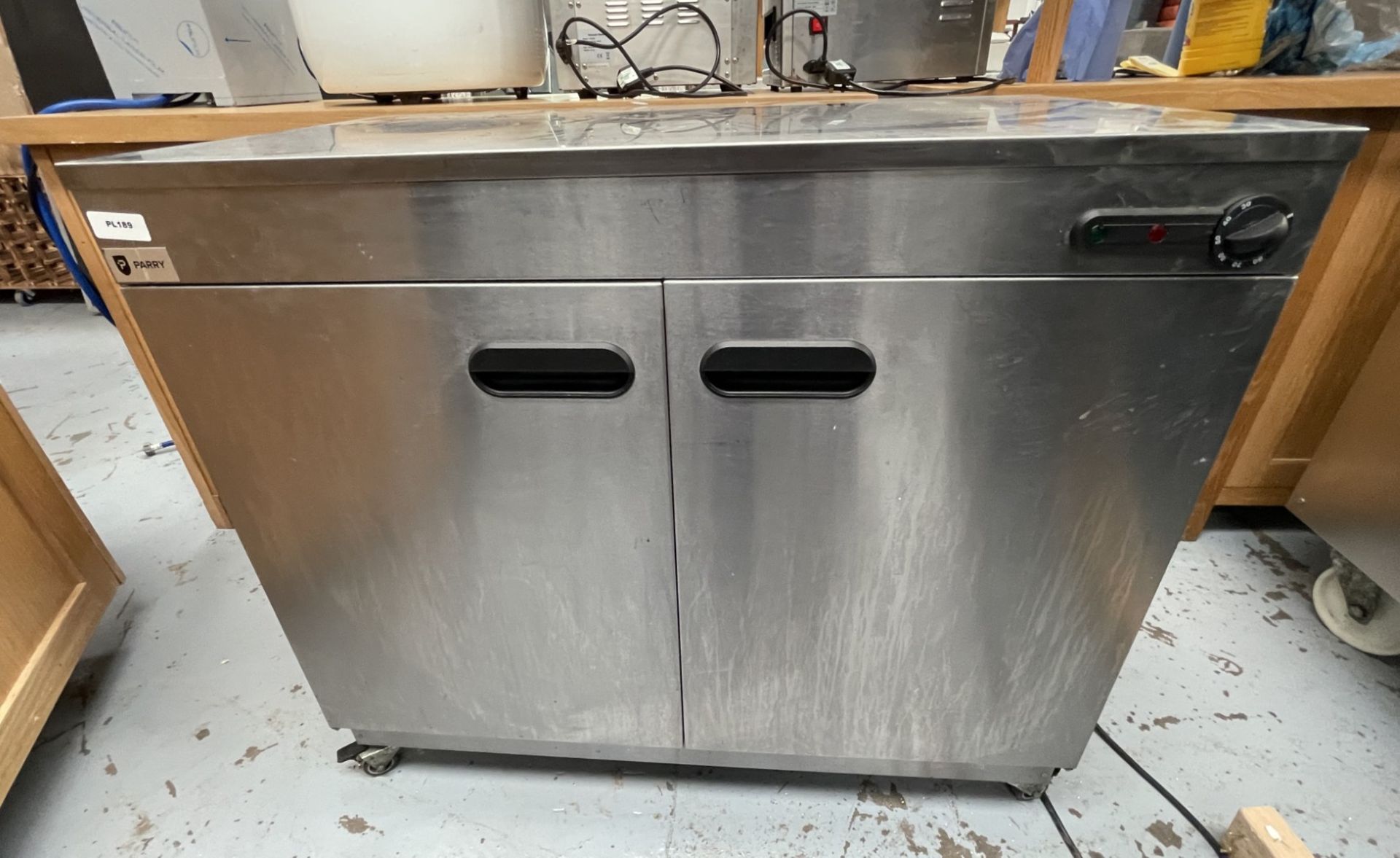 1 x Parry 9214 Double Door Hot Cupboard Plate Warmer - 240 Plate Capacity - Temperature control - Image 8 of 9