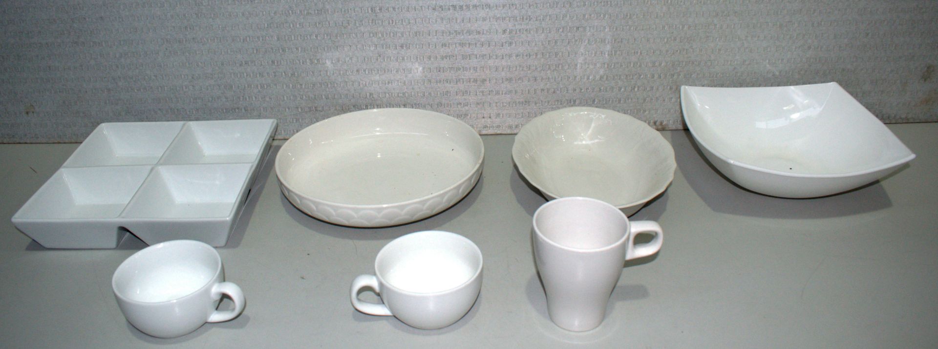 1 x Assortment Of Crockery - Bowls and Cups