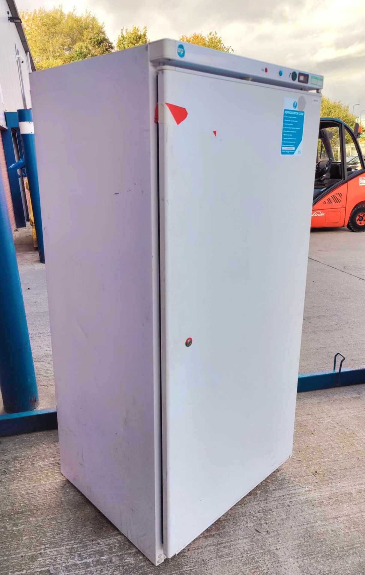 1 x Iarp AB500PV Upright Single Door Commercial Refridgerator - Dimensions: H170 x W77 x D72 cms -