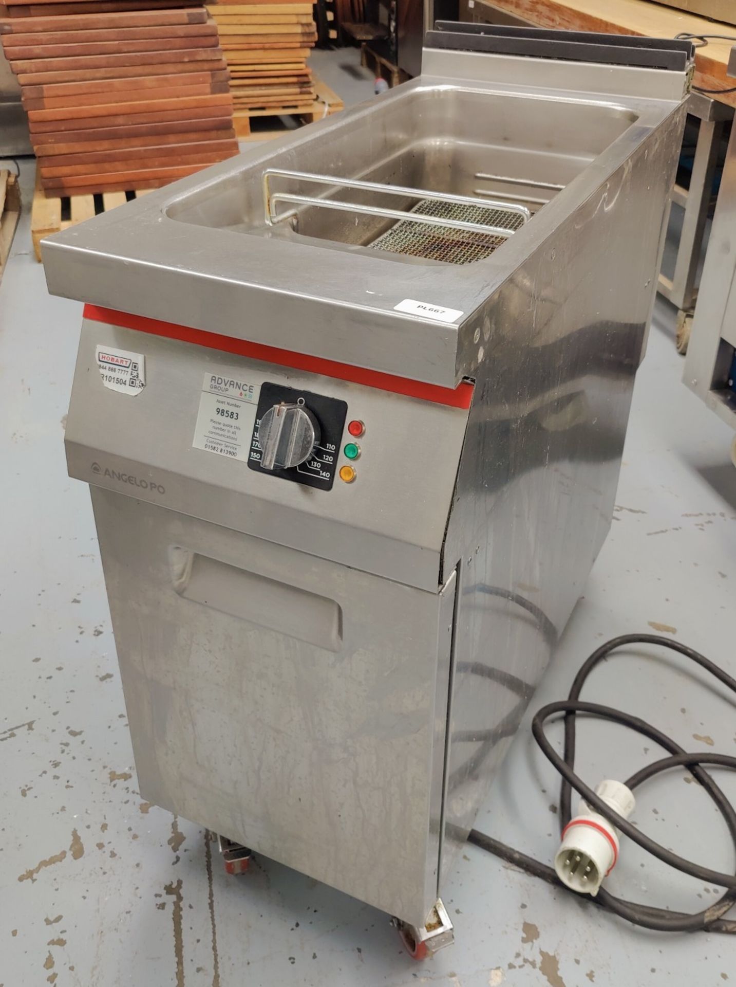 1 x Angelo Po Single Tank Electric Fryer - 3 Phase - Dimensions: H90 x W40 x D91 cms