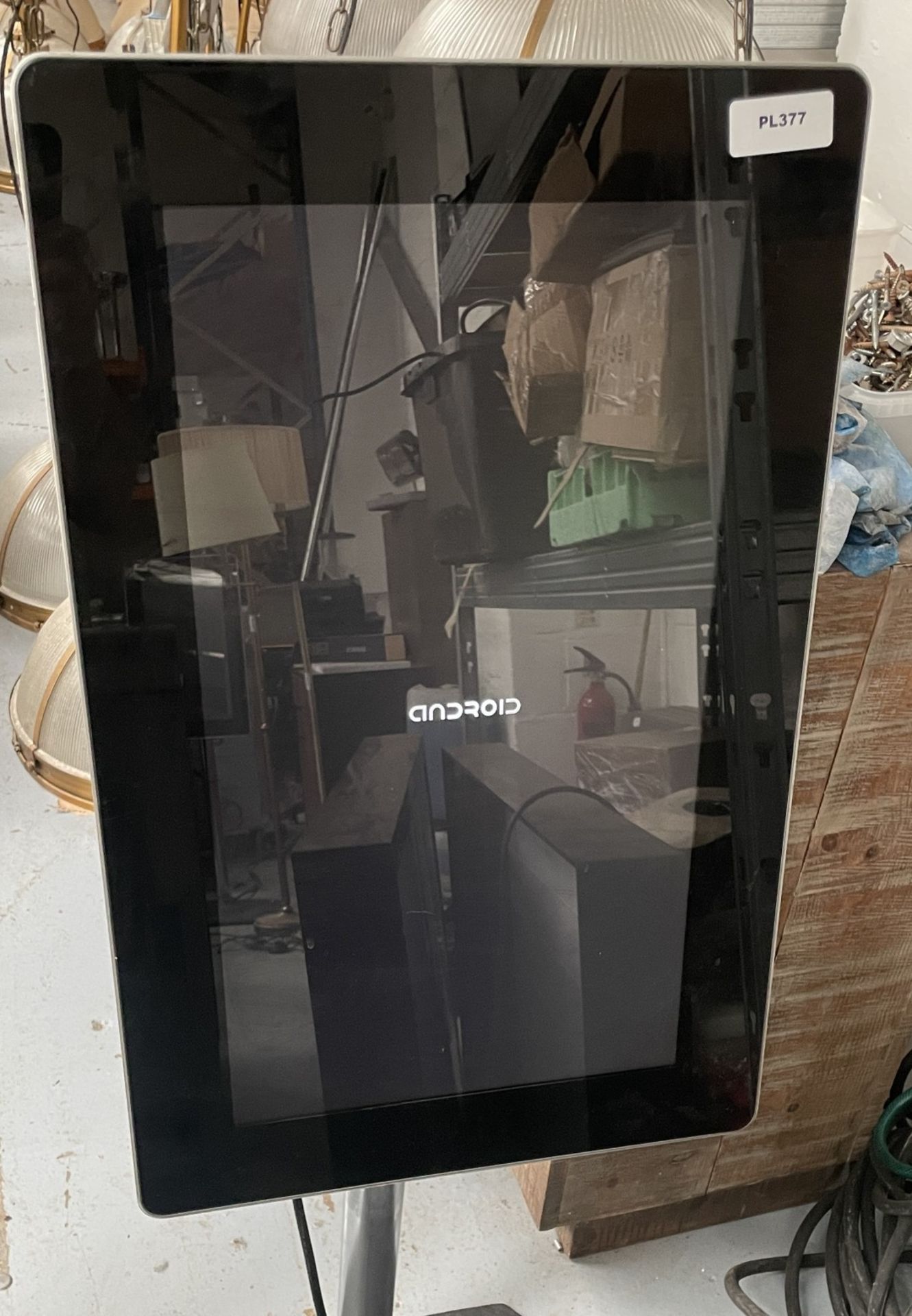 1 x Digital Advertisement Signage Screen with Audio and WiFi - Powered by Android - Floor Mounted - Image 5 of 7