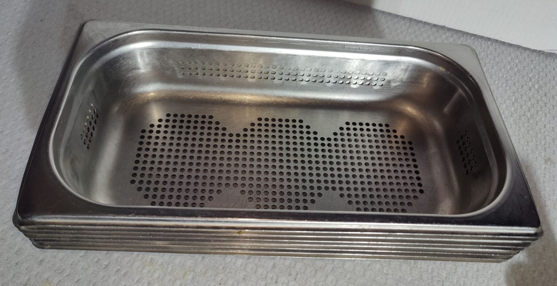 7 x Stainless Steel Perforated Gastronorm Pan - Size: H6 x 32.5 x 17.5 cms - CL011 - Ref: NCE165 Mez - Image 6 of 6