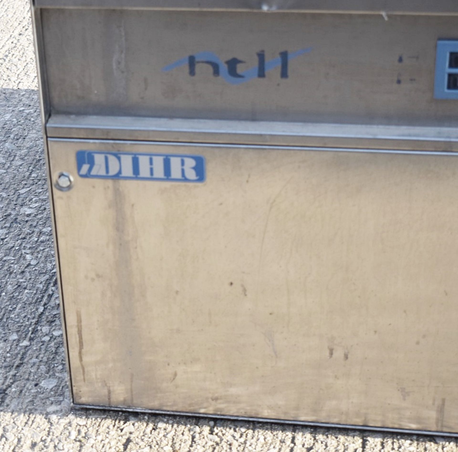 1 x DIHR HT11 Commercial Passthrough Dishwasher - Made in Italy - Dimensions: H138 x W72 x D90cm - Image 8 of 11