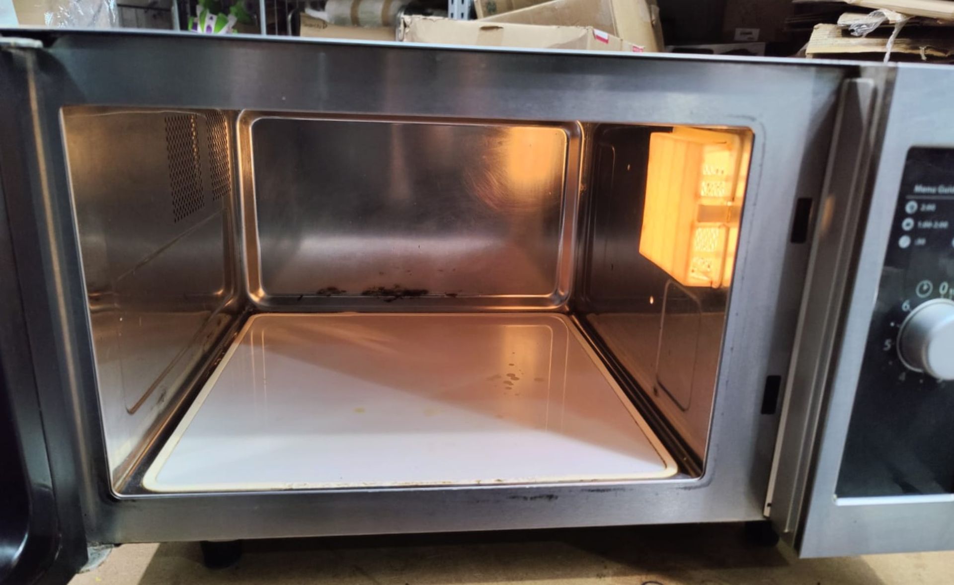 1 x MenuMaster Commercial 1000w Microwave Oven - Model: RMS510DSU - Image 6 of 8
