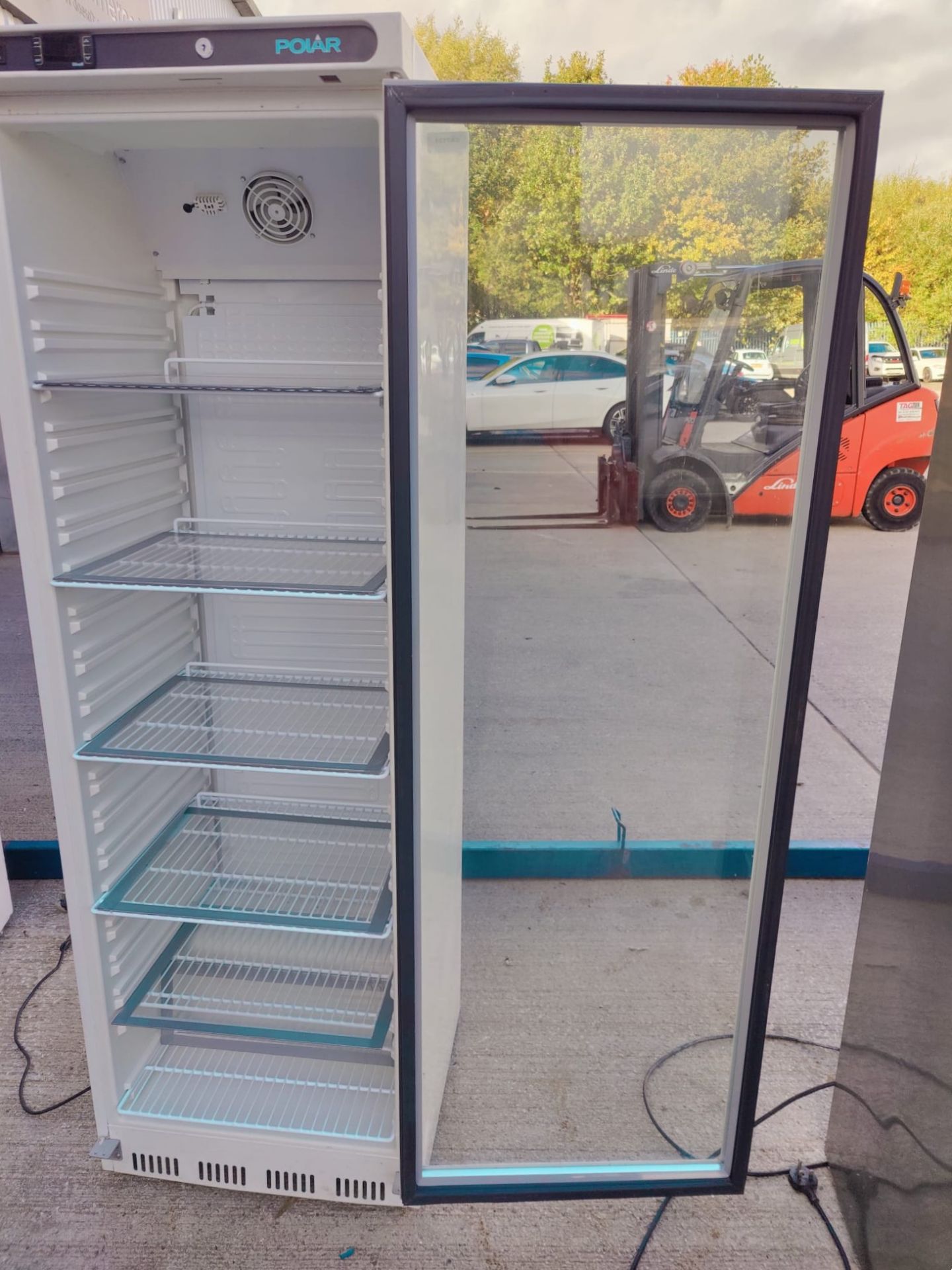 1 x Polar CD087 Upright Single Door Drinks Display Fridge - Dimensions: H185 x W60 x 60 cms - Image 3 of 14