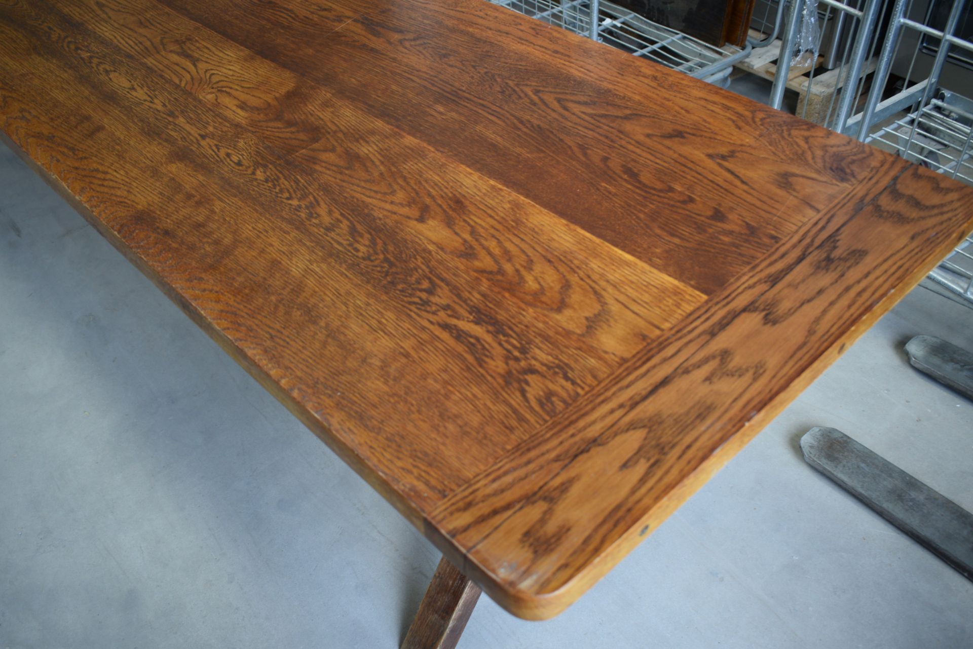 1 x Solid Oak 3m Refectory Dining Table with Cross Leg Base - Beautifully Grained Rectangular Table - Image 6 of 15