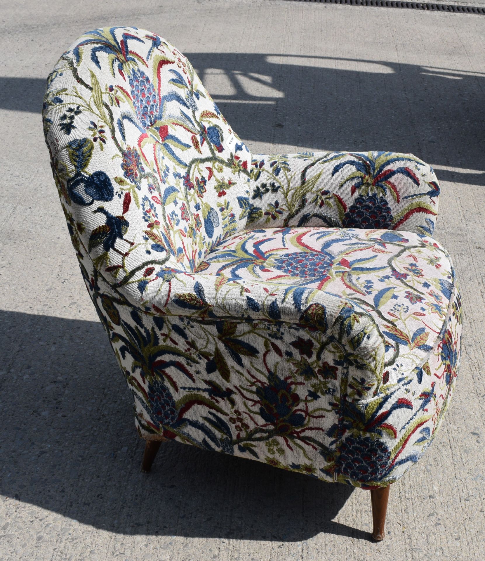 2 x George Smith Lounge Chair Featuring Floral Fbric Upholstery and Wooden Feet - Image 8 of 14