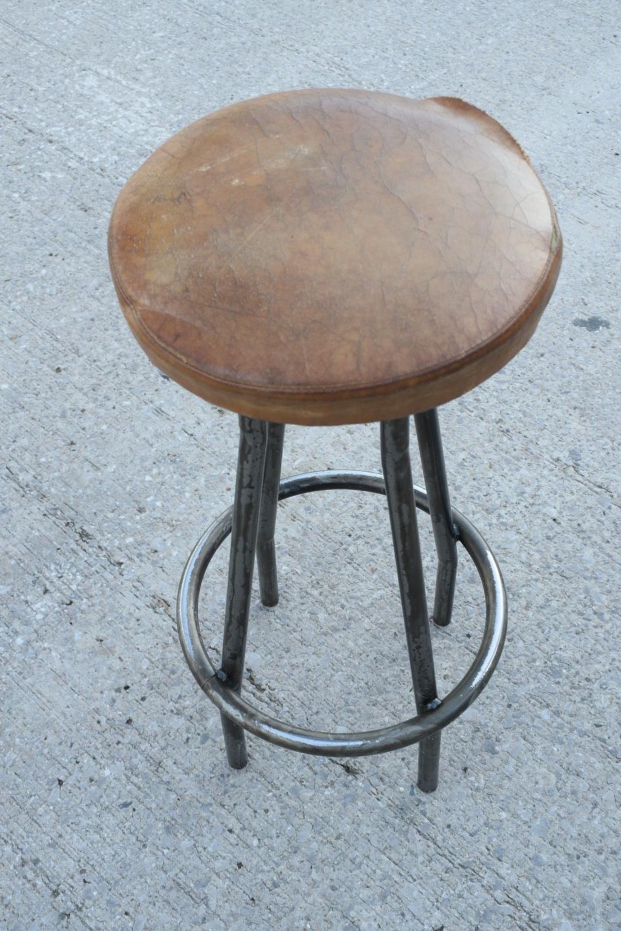 4 x Vintage Industrial Style Bar Stools with Steel Bases, Footrests and Tan Leather Seats - Image 2 of 12