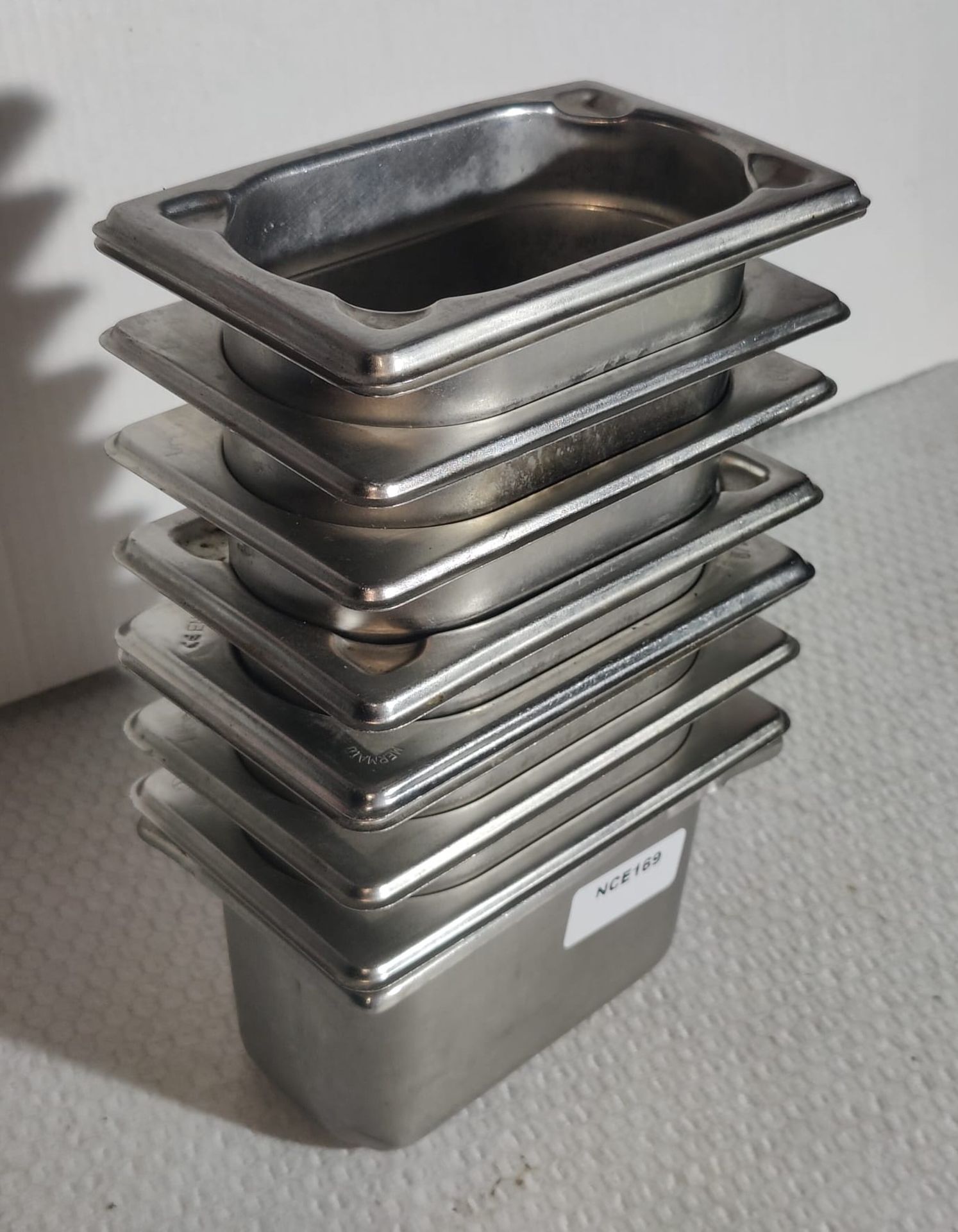 8 x Stainless Steel 1/9 Gastro Pans - Size: H10 x 10.5 x 17.5 cms - CL011 - Ref: NCE169 - - Image 3 of 3