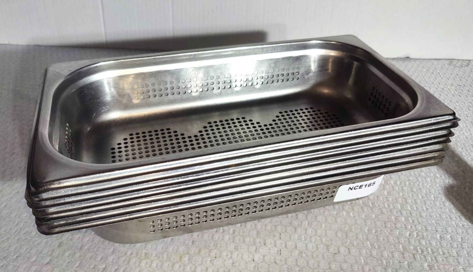 7 x Stainless Steel Perforated Gastronorm Pan - Size: H6 x 32.5 x 17.5 cms - CL011 - Ref: NCE165 Mez - Image 4 of 6