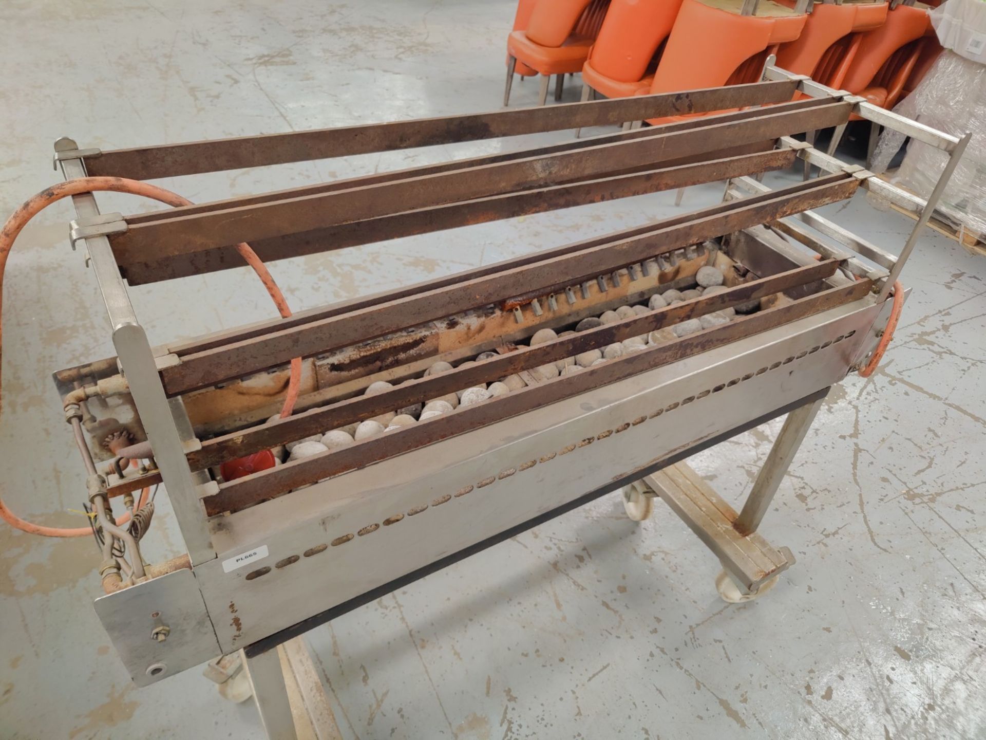 1 x Charcoal Kebab / Meat Grill - Gas Powered - Image 10 of 15