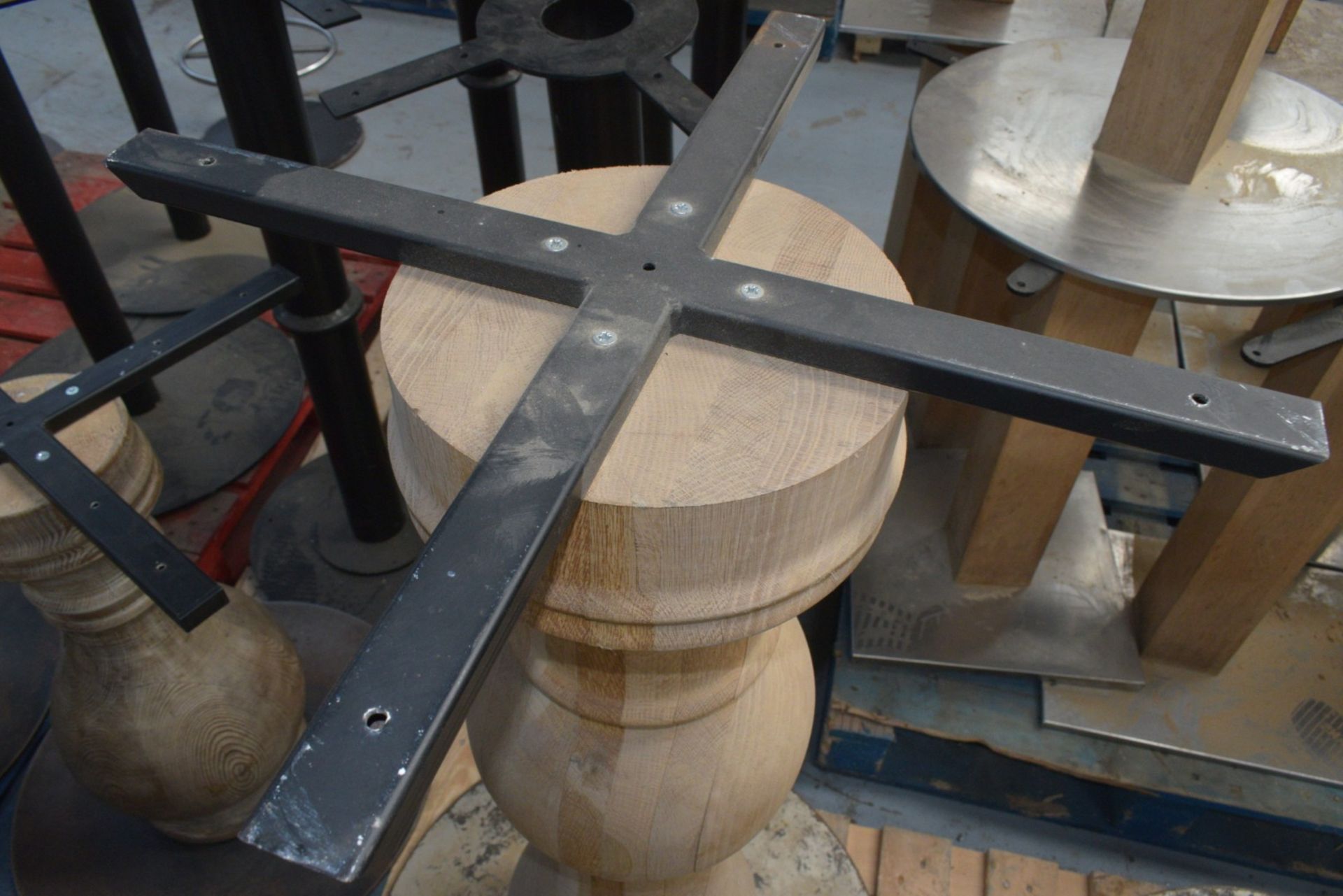 2 x Large Pedestals for Bar Tables Featuring Natural Wooden Columns - Dimensions: H106cm with a 60cm - Image 6 of 12