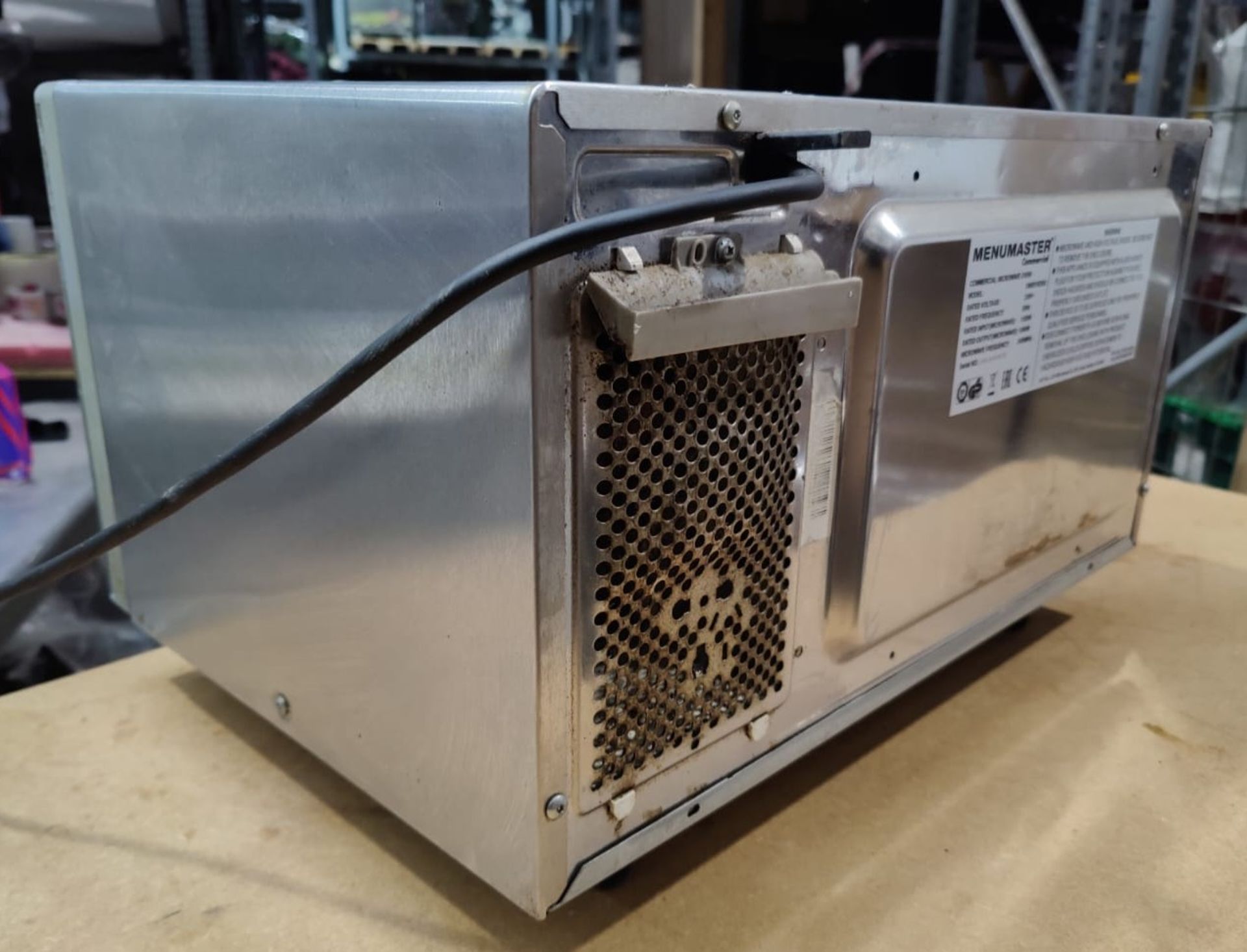 1 x MenuMaster Commercial 1000w Microwave Oven - Model: RMS510DSU - Image 5 of 8