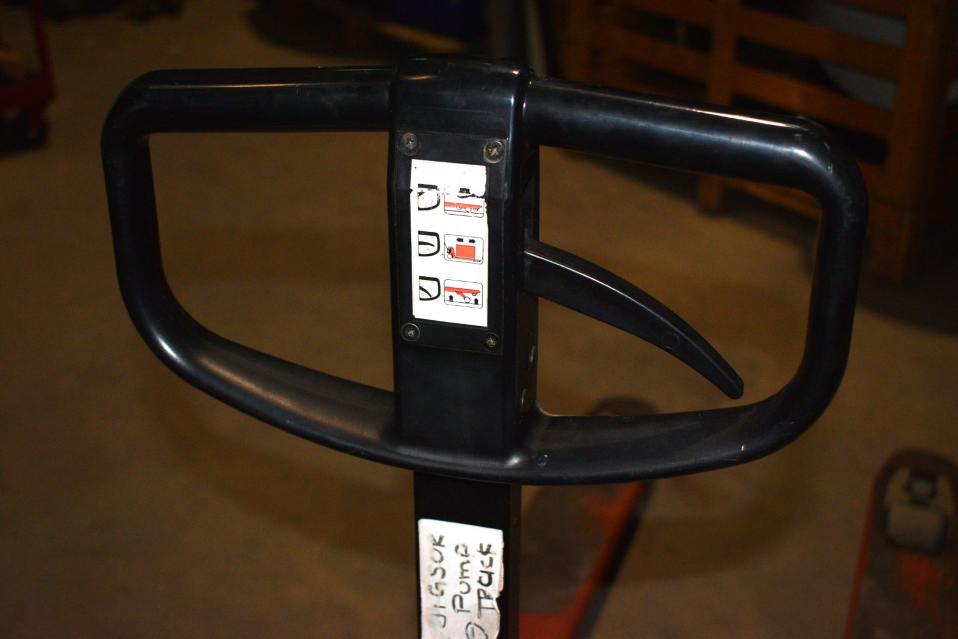 1 x BT Pallet Pump Truck - Fork Length: 120cm x Fork Width: 68cm - Good Working Order - Image 4 of 5